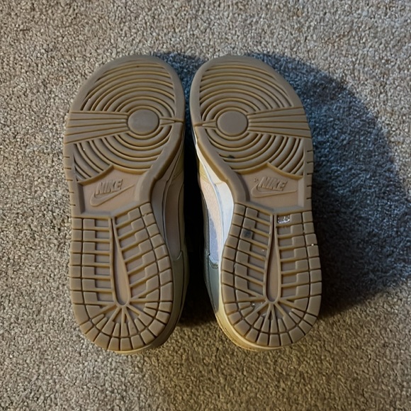 Nike Dunk Low Khaki Suede Gum - Picture 5 of 6